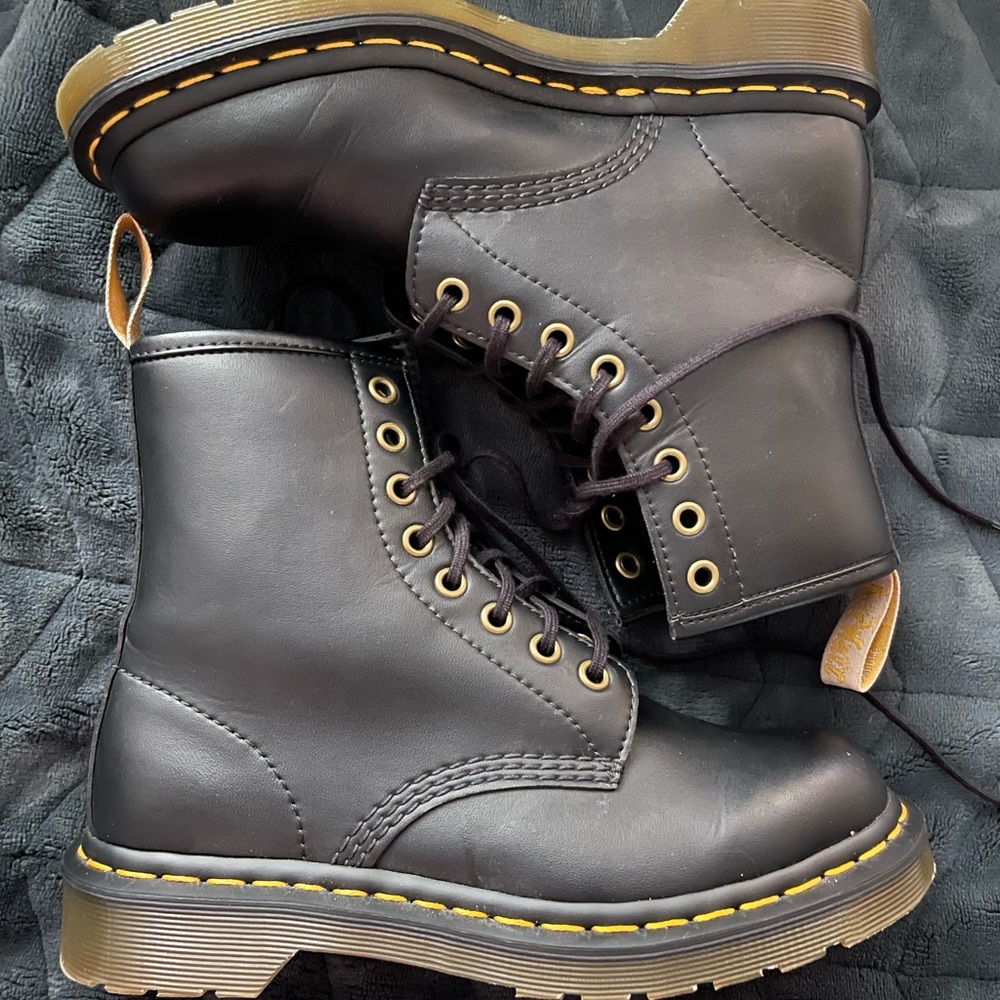 Euc dr martins women’s size 7